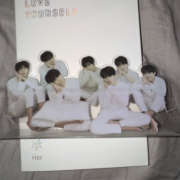 BTS Love Yourself: Her - Picture 5 of 5